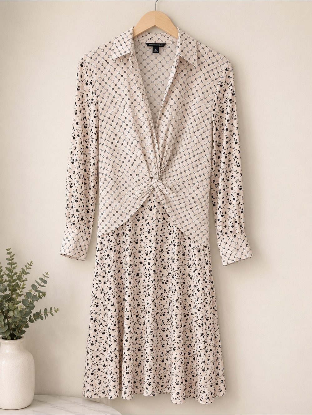 Club Monaco never worn Knot-Front Beige Patterned Long-Sleeve Dress